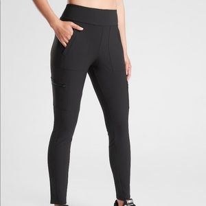 Athleta Headlands Hybrid Cargo Tight Black 4P